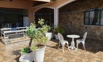 Imagem 3: CASA E 3 LOJAS Casa com 2 dormitórios