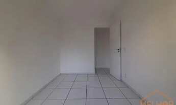 Imagem 5: Espaçoso Apartamento de 2 Quartos com Área Externa e Cozinha Planejada no Candelária