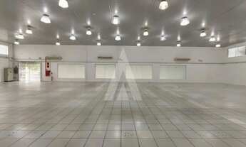 Imagem 7: Imóvel comercial de esquina, Pé direito de 5,29m², xx m² salão principal, 03 lavabos sendo