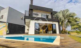 Imagem 2: Casa em condomínio - 249m² de área Privativa - 5 dormitórios ( sendo 1 suíte ) - Piscina