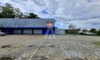 Imagem 2: Imóvel comercial de esquina, Pé direito de 5,29m², xx m² salão principal, 03 lavabos sendo