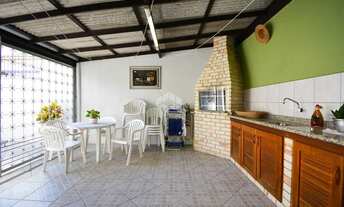 Imagem 4: CASA SEMIMOBILIADA COM 3 QUARTOS 1 SUÍTE E VAGA PARA 4 CARROS NA TRINDADE FLORIANÓPOLIS