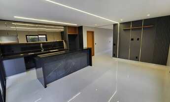 Imagem 6: Sobrado para venda possui 246 metros quadrados com 4 quartos