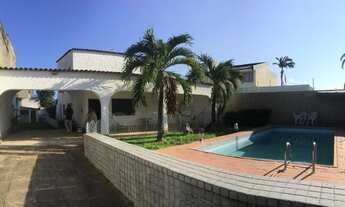 Imagem 2: JN) Casa grande com piscina, rua pavimentada, pode financiar!