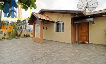 Imagem 2: Casa com terreno à venda no Novo Mundo - Curitiba/PR com 4 quartos e 4 vagas