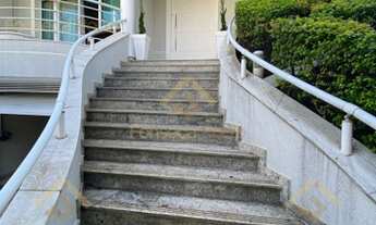 Imagem 5: Sobrado à venda com 470m2 construídos 3 suítes 7 vagas de garagem e piscina