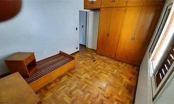 Imagem 7: Sobrado em excelente localização. Está a poucos minutos de vários metrôs e shopping center