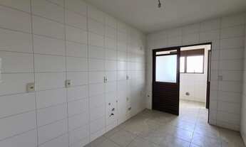Imagem 6: Apartamento no Centro, 3 quartos, suíte, sacada com churrasqueira, 2 garagens, alto, vista