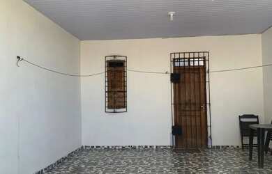 Imagem 3: Casa em rua pública