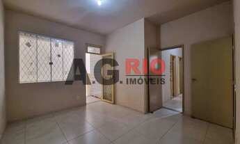 Imagem 2: Casa de rua-LOCAÇÃO-Jardim Sulacap-Rio de Janeiro-RJ