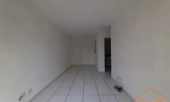 Imagem 2: Espaçoso Apartamento de 2 Quartos com Área Externa e Cozinha Planejada no Candelária