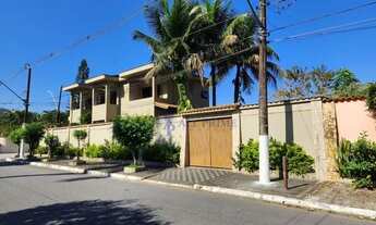 Imagem 1: Sobrado com porteira fechada no Canto do Forte