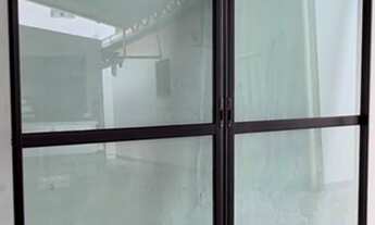 Imagem 4: Estrutura de alumínio preto de vidros verdes