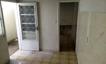 Imagem 4: Alugo casa de fundos de 1 quarto na QNL independente