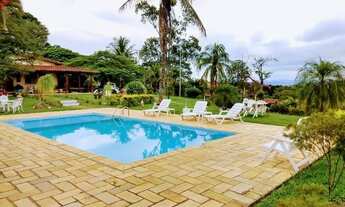 Imagem 2: Chácara com 3 casas no espaço, com lazer completo, muito bem localizada à venda, 6147 m² p