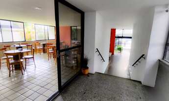 Imagem 3: Apartamento para venda possui 32 metros quadrados, em Candeias, 30 metros da praia