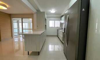 Imagem 5: Maravilhoso Apartamento para aluguel com 266 m2 com 4 suítes, 4 vagas vista livre para o v