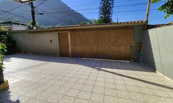 Imagem 7: Sobrado com porteira fechada no Canto do Forte