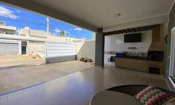 Imagem 2: Casa 3/4 sendo 2 suítes, repleta com móveis planejados