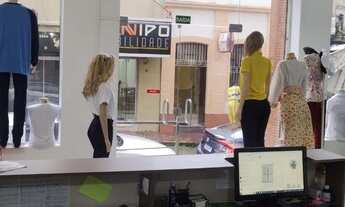 Imagem 2: ACEITO NEGOCIAÇÃO Vendo loja de uniformes, mais 20 anos, estoques. porteira fechada