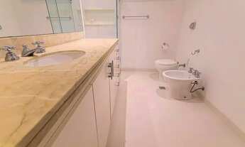 Imagem 7: Edifício imponente com apenas uma unidade por andar. Bela portaria em