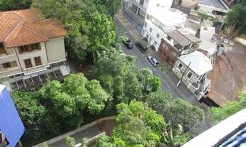 Imagem: Próximo da Avenida Paulista, Metrô Trianom