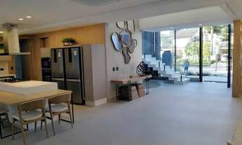 Imagem 2: Casa de condomínio sobrado para venda possui 650 metros quadrados com 7 quartos