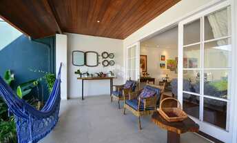 Imagem 4: Oportunidade imperdível! Linda casa com 3 quartos, sendo 1 suíte e 4 vagas de garagem à ve