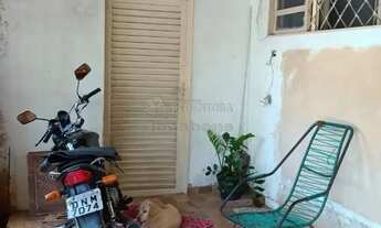 Imagem 4: Casa localizada no Parque Estoril com 3 dormitórios e 2 vagas de garagem cobertas