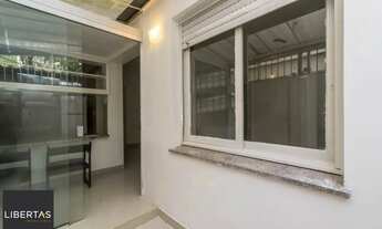 Imagem 4: Apartamento de 1 dormitório, com um pequeno pátio no bairro Centro Histórico