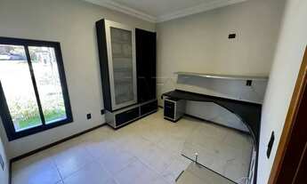 Imagem 4: Sobrado no Tivoli I paraVENDA , 4 quartos sendo 2 suítes