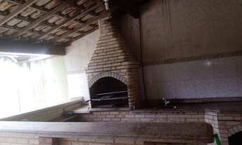 Imagem 4: Casa com piscina e churrasqueira