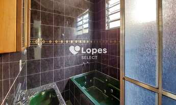 Imagem 7: Casa com 04 quartos,03 suites,05 banheiros,vagas para 04 carros, em bairro tradicional de