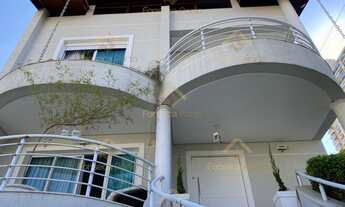 Imagem 3: Sobrado à venda com 470m2 construídos 3 suítes 7 vagas de garagem e piscina