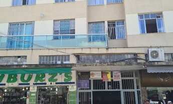 Imagem 2: Apartamento todo reformado, 2 quartos com armários, sala, varandão fechada, banheiro socia