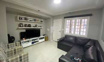 Imagem 3: Sobrado próximo à Chucri Zaidan em rua de zoneamento misto