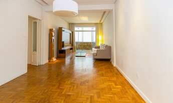 Imagem 2: Apartamento reformado e espaçoso com três dormitórios (com terraço) na Bela Vista!