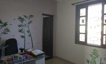 Imagem 4: Casa para venda possui 355 metros quadrados com 5 quartos em Jardim Social - Curitiba - PR