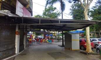 Imagem 6: Loja de esquina na praça de Rocha Miranda