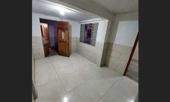 Imagem 3: ALUGA-SE CASA FUNDOS