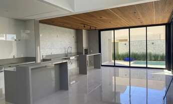 Imagem 3: Casa de condomínio térrea para venda tem 234 metros quadrados com 4 quartos