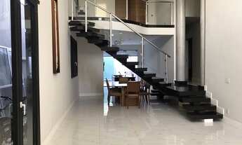 Imagem 4: Casa de condomínio para venda possui 350 metros quadrados com 4 quartos