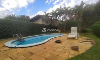 Imagem: Chácara com piscina e paisagismo à venda