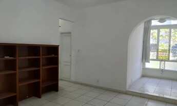 Imagem 2: Apartamento de 2 quartos com 90metrôs em rua transversal de Copacabana