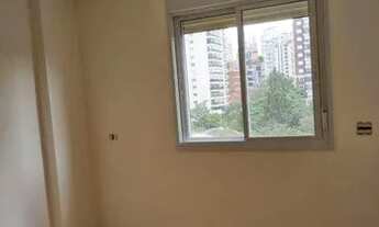 Imagem 5: Apto todo reformado sendo 2:dorm uma suíte, lavabo ,armários novos ,excelente local a 3 qu