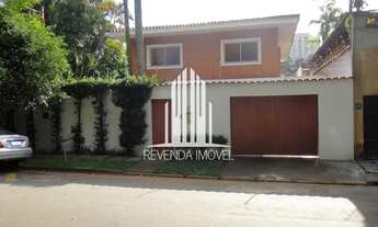 Imagem 7: Casa no Morumbi de 450m² com 4 dormitórios, 2 suítes, 4 banheiros e 7 vagas