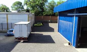 Imagem 2: Pavilhão com 606m² e terreno de 1.535m², contendo cozinha, 5 dormitórios e ampla estrutura