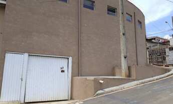 Imagem 4: Prédio com Salões Comerciais e Casas dm Piracaia ( região de Atibaia