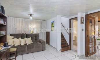 Imagem 3: Ótima casa de construção mista próxima a PUC. São 3 dormitórios com churrasqueira e forno