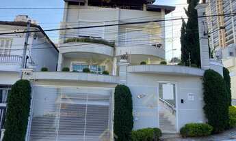 Imagem 2: Sobrado à venda com 470m2 construídos 3 suítes 7 vagas de garagem e piscina